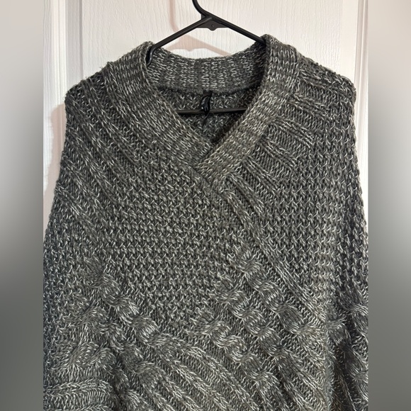 Torrid Cable Knit Chunky Tassel Grey V-Neck Poncho Shall Wrap One Size - Picture 2 of 6